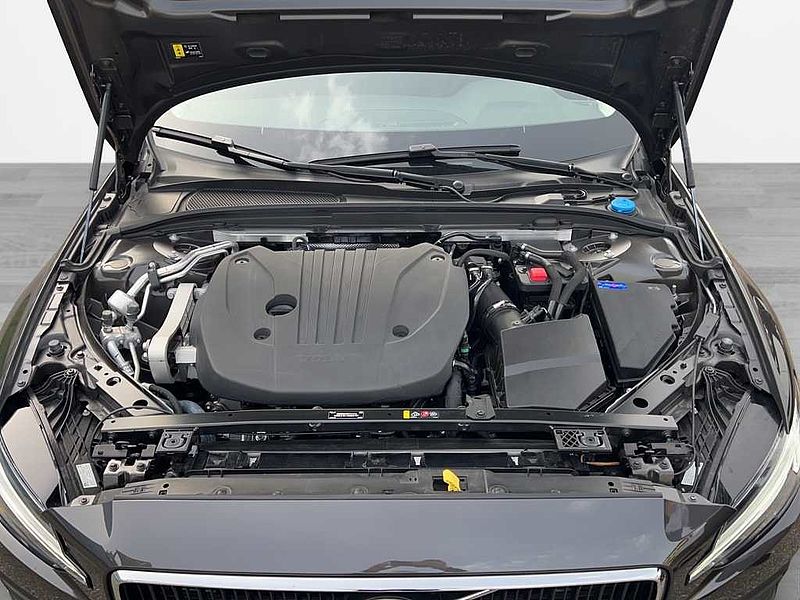 Volvo  B3 Benzin Mild Hybrid Core DCT